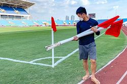 Người quan sát: Cái sân quốc gia...