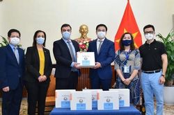 Israel trao tặng vật tư y tế hỗ trợ Việt Nam phòng chống dịch Covid-19