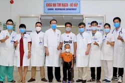 Nghịch dại, 1 trẻ tử vong, bé trai 5 tuổi nguy kịch
