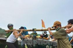 Quân dân Đà Nẵng hối hả kéo tàu thuyền tránh bão Côn Sơn