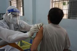 Người tiêm mũi 1 bằng vaccine Moderna có thể tiêm mũi 2 bằng vaccine nào?