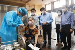 Bộ trưởng Bộ Y tế: Hà Nội đẩy nhanh tốc độ tiêm chủng nhưng phải đảm bảo an toàn