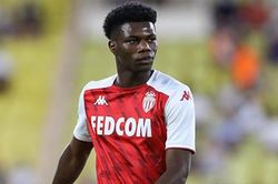 Pogba gợi ý Man United nên mua Tchouameni