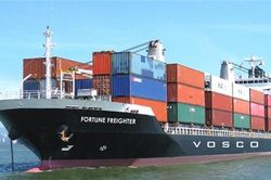 Tránh hiện tượng hãng tàu biển ngoại 'bắt tay làm giá'
