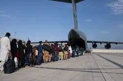 Taliban cho phép 200 công dân nước ngoài rời khỏi Afghanistan