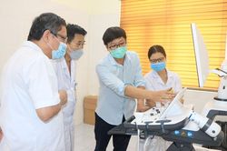 Tập đoàn T&T tặng Bệnh viện Đa khoa tỉnh máy siêu âm đàn hồi mô chẩn đoán ung thư sớm