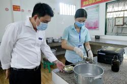 Thành phố Lào Cai kiểm tra an toàn vệ sinh thực phẩm các trường học