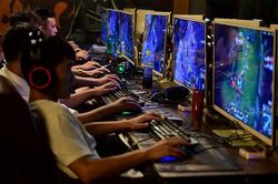 Trung Quốc: Nam thanh niên chết 'lâm sàng' do cày game xuyên đêm