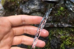 Dòng nước chảy tạo ảo giác như đóng băng