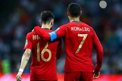 Ronaldo vs Fernandes: Ai đá phạt tốt hơn?