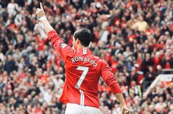 Cristiano Ronaldo ra mắt MU lần thứ hai: Sự trở lại của tượng đài