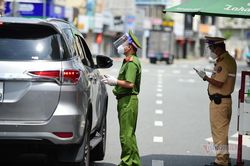 TP.HCM giãn cách cao nhất, mắc kẹt ở tỉnh ngoài làm sao để di chuyển về?