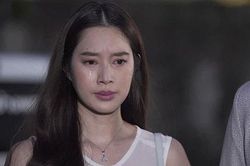 Đang ngồi giặt đồ, chồng tôi đi ngang qua, đá chậu quần áo rồi gắt lên một câu khiến tôi khóc lặng