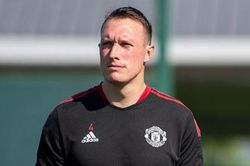 Phil Jones được Man United đăng ký dự Ngoại hạng Anh 2021/22