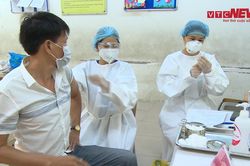 Nhờ người thân chăm sóc con nhỏ, nữ bác sĩ về Hà Nội chống dịch