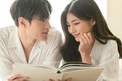 Tình cũ của chồng nhắn tin, nói vợ 'bánh bèo chỉ biết nhõng nhẽo', nào ngờ pha xử lý của người phụ nữ quá cao tay khiến 'trà xanh' nín bặt