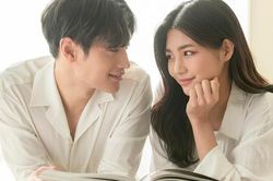 Đến nhà người yêu ăn cơm, tôi chứng kiến hành động lạ của mẹ anh kèm câu nói như xát muối vào lòng
