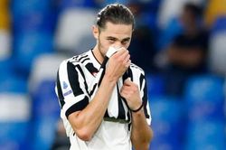 Juventus tụt xuống thứ 16 sau trận thua ngược Napoli