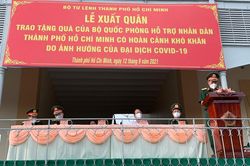 Bộ Quốc phòng tặng Nhân dân TP Hồ Chí Minh 4.000 tấn gạo và 100.000 phần quà