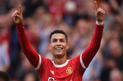 Màn ra mắt đầy cảm xúc của Ronaldo tại Man Utd