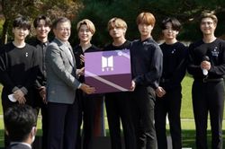 BTS nhận chứng chỉ bổ nhiệm Đặc phái viên của Tổng thống tại Nhà Xanh