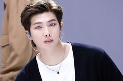 Loạt ảnh 'full HD' của RM: Thủ lĩnh BTS vừa có IQ thiên tài vừa có ngoại hình 'bao ngầu'