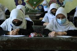 Taliban cho phép phụ nữ Afghanistan đi học, nhưng cấm lớp trộn nam nữ