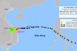 Áp thấp nhiệt đới 'luẩn quẩn' vùng biển Đà Nẵng-Quảng Ngãi, miền Trung vẫn mưa lớn