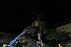 4.372 trạm biến áp với 401 nghìn khách hàng bị ảnh hưởng Bão số 5