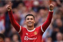 Ronaldo đi vào lịch sử Ngoại hạng Anh với kỷ lục vô tiền khoáng hậu