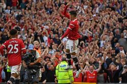 Những khoảnh khắc bay bổng của Ronaldo trong ngày ra mắt MU