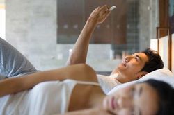 5 dấu hiệu chồng bạn đang ngoại tình chính xác tới 99%