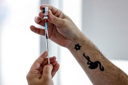 Quốc gia đầu tiên lên kế hoạch chuẩn bị đủ vaccine cho mũi tiêm thứ tư