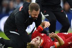 Sao trẻ Liverpool chấn thương kinh hoàng, Sky Sports không dám chiếu lại