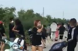 Ninh Bình: Hàng chục nữ sinh hỗn chiến trên đê