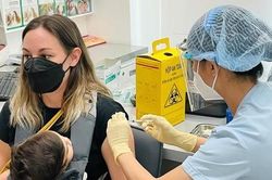 Vì sao đã tiêm hai mũi vắc xin COVID-19 vẫn có nguy cơ nhiễm bệnh?
