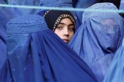 Taliban nói phụ nữ có thể học đại học, nhưng các lớp phải ngăn đôi