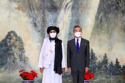 Khi phương Tây còn mải họp, Trung Quốc đã nhanh tay viện trợ Afghanistan