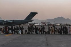 Chuyến bay thương mại nước ngoài đầu tiên hạ cánh xuống Kabul