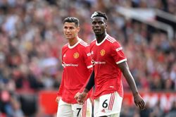 Hiệu ứng cực mạnh Ronaldo, Pogba ký mới MU