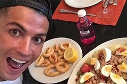 Ronaldo giúp dàn sao MU bỏ thói quen xấu sau bữa ăn tối