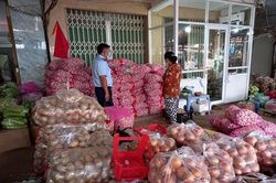 Liên tiếp phát hiện số lượng hàng hóa lớn vi phạm nhãn