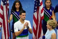 Thua Medvedev tại chung kết US Open, Djokovic khóc khi lỡ cơ hội đi vào lịch sử