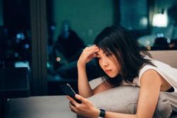 Khoản chi đáng ngờ trong sao kê tài chính của chồng hé lộ bí mật đau đớn