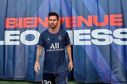 PSG công bố đội hình đá C1: Messi, Neymar, Mbappe cùng đá chính?