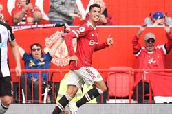 MU cùng Ronaldo 'đánh bật' Messi với PSG ở Champions League