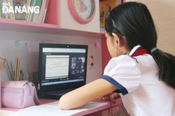 Nên lưu tâm đến sức khỏe trẻ em khi học trực tuyến