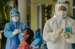 Hà Nội thêm 3 ca COVID-19, trong đêm tiêm thêm gần 57.000 liều vaccine