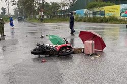 Hà Nội: Phát hiện đôi nam nữ ngồi trên xe máy tử vong, nghi bị sét đánh