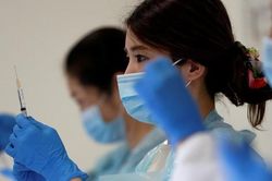 Nhật Bản tăng tốc tiêm chủng, đẩy Mỹ xuống cuối nhóm G-7 về tỉ lệ phủ vắc-xin